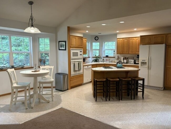 Building Photo - Relax and Unwind in This Beautiful Gig Harbor Rental