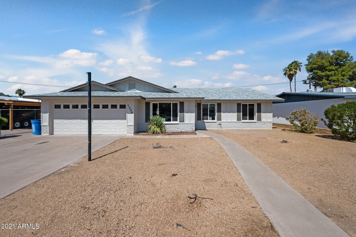 Primary Photo - 1220 E Broadmor Dr
