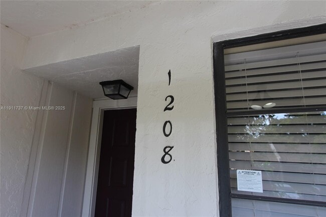 Building Photo - 2720 S Oakland Forest Dr