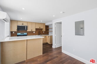 Building Photo - 4622 W 149th St