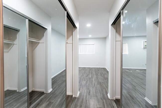 Interior Photo - 2039 North Las Palmas Ave