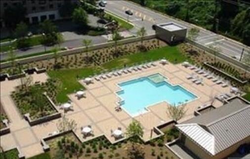 Foto del edificio - 8100 River Rd