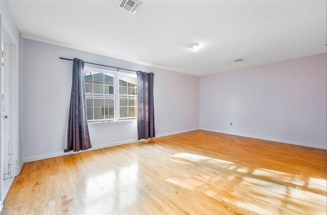Building Photo - 21-23 Norfolk Street Unit 2