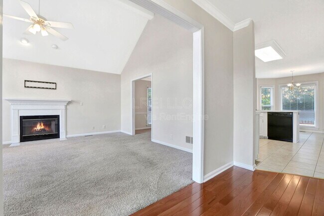 Foto del edificio - 8405 Hurstbourne Woods Pl