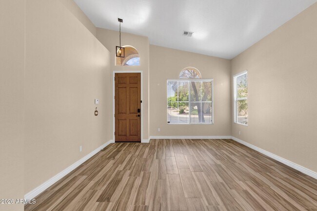 Building Photo - 3261 W Ross Dr
