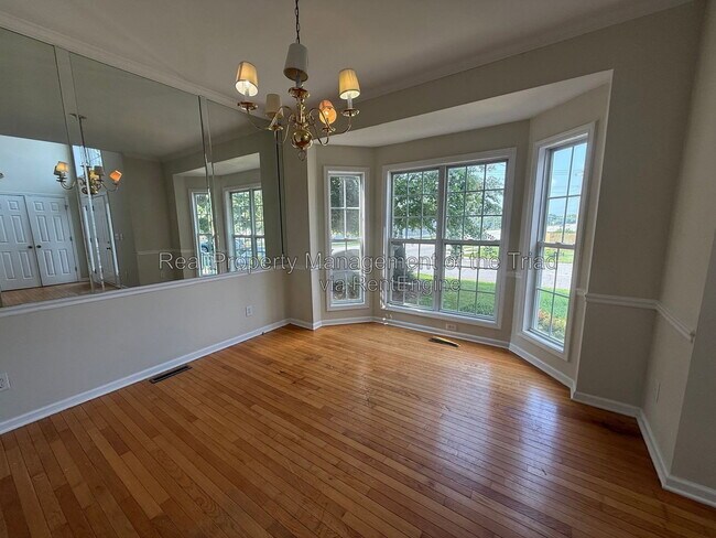Foto del edificio - 5101 Ivystone Ln