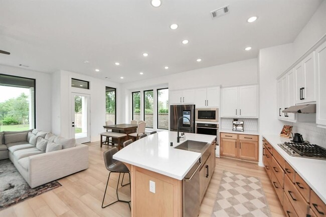 Building Photo - 3927 Shackleton Ct