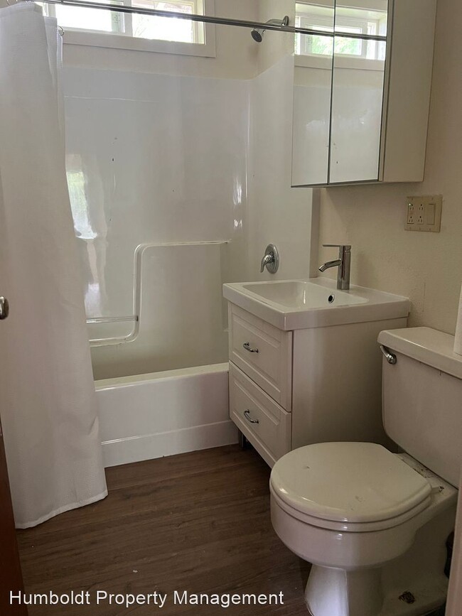 Building Photo - 3 br, 1 bath House - 1452 Stromberg Ave