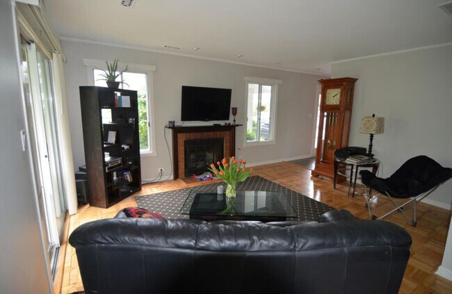 Foto del edificio - 1330 Barclay Ln