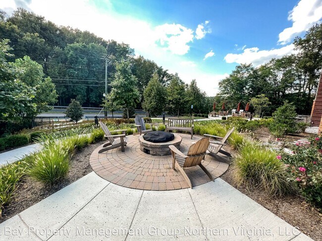 Building Photo - 2 br, 2 bath House - 9430 Silver King Ct #402