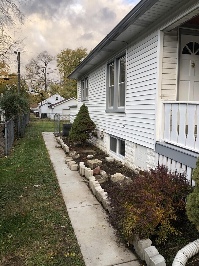 Building Photo - 129 S Park Rd
