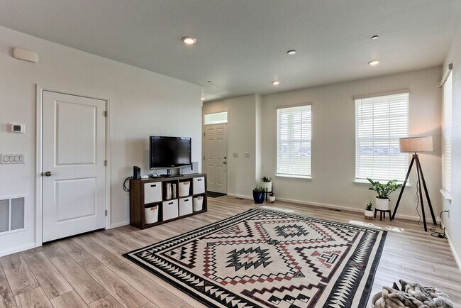 Foto del edificio - 3 Bedroom 3 Bath in Mosaic!