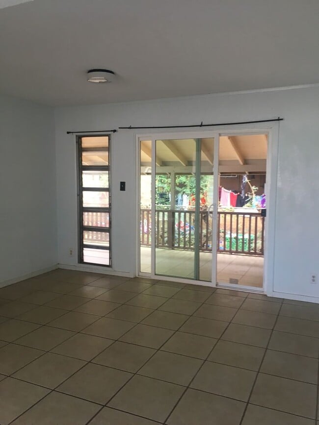 Building Photo - Duplex 3 Bedroom/1.5 Bath