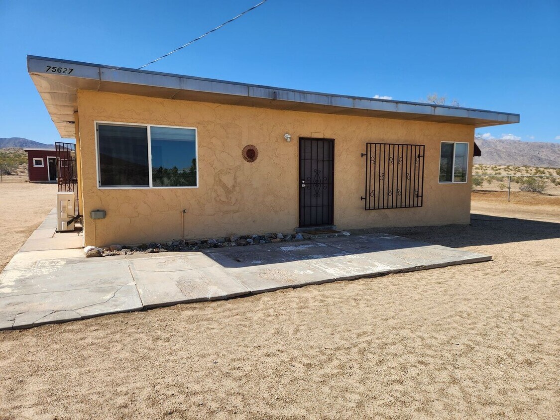 Foto principal - Beautiful 2 Bedroom on 2 1/2 Acres