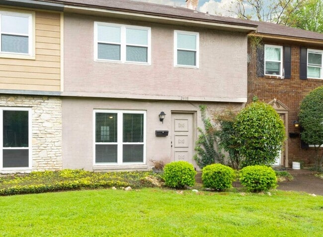 Foto del edificio - Remodeled Townhome with Granite & Stainless appliances