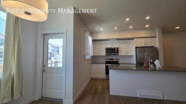 Photo du bâtiment - Modern 2 Beds, 2.5 Baths TownHouse | No Pe...