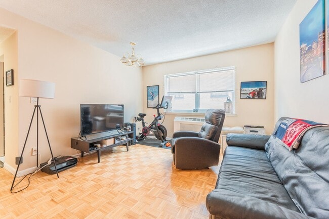 Photo - BROOKLINE 1 BED AVAILABLE FOR AN AUGUST 1ST MOVE-IN House