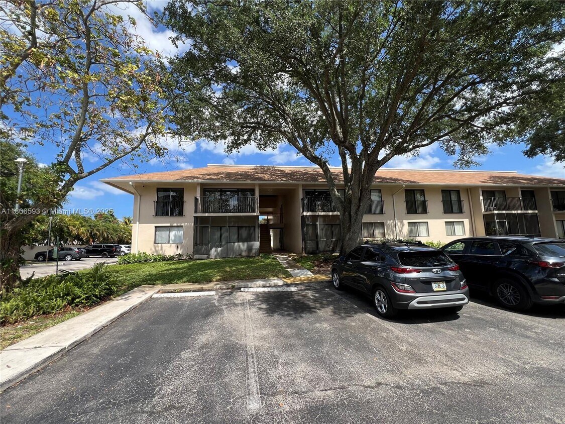 Foto principal - 5841 Washington St