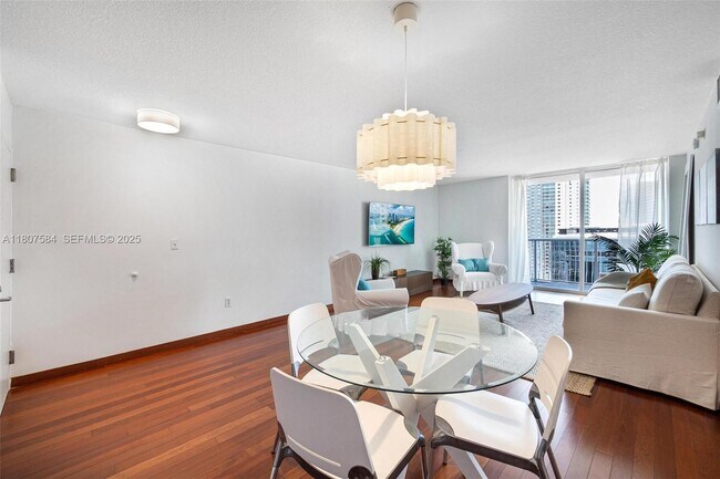 Foto del edificio - 1200 Brickell Bay Dr