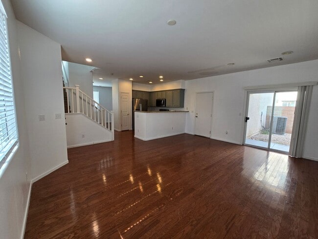 Foto del edificio - 3 Bedroom Updated Townhouse