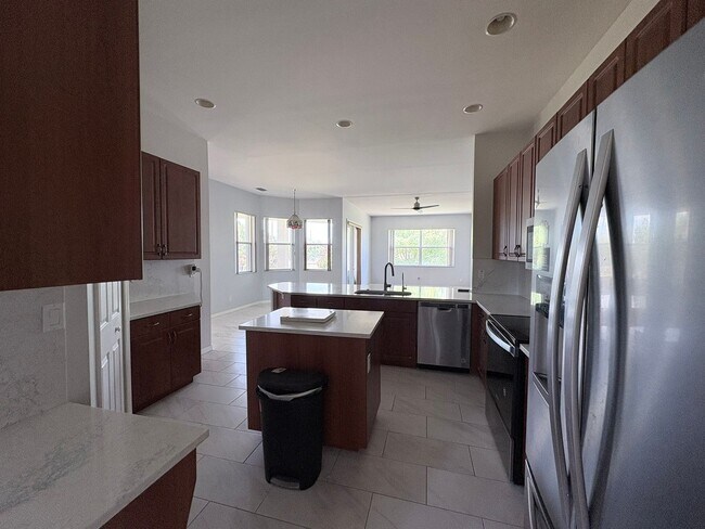Building Photo - Spacious 4+Den Home on 3 Acres in Golden Gate Estates – Unfurnished and Pet Friendly & Move-In Re...