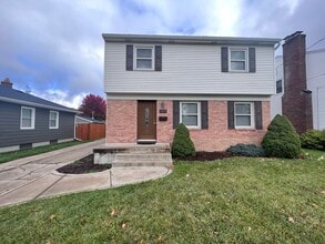 Building Photo - 1831 Crescent Dr NE