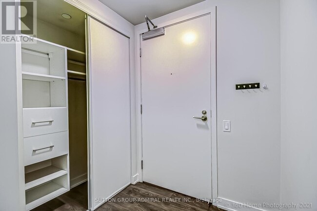 Building Photo - 6 Sonic Way