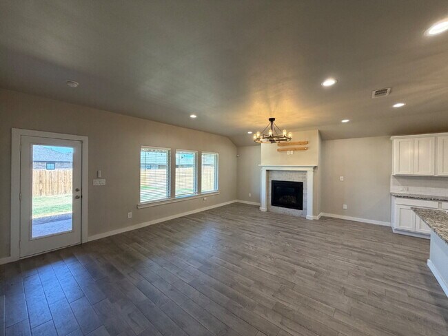 Foto del edificio - Beautiful 4 Bedroom 2 Bath Home in Wollforth!