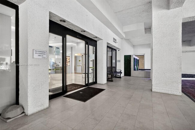 Foto del edificio - 20355 NE 34th Ct