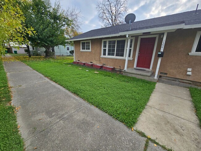 Foto del edificio - Duplex For Rent in Corning!