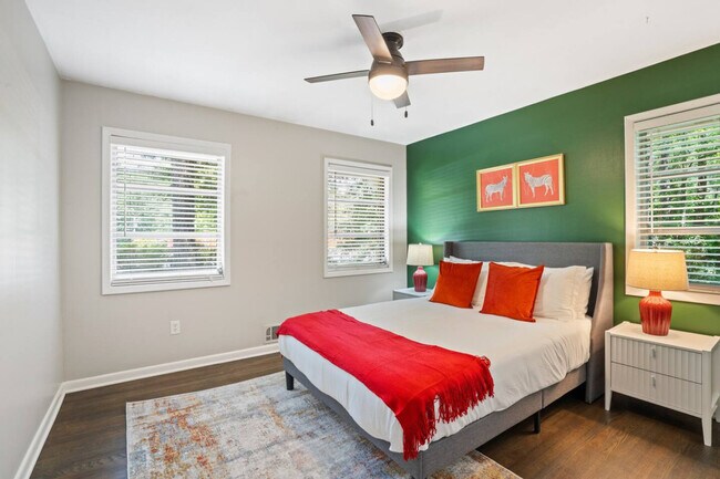 Building Photo - 1618 Cooper Lake Rd SE