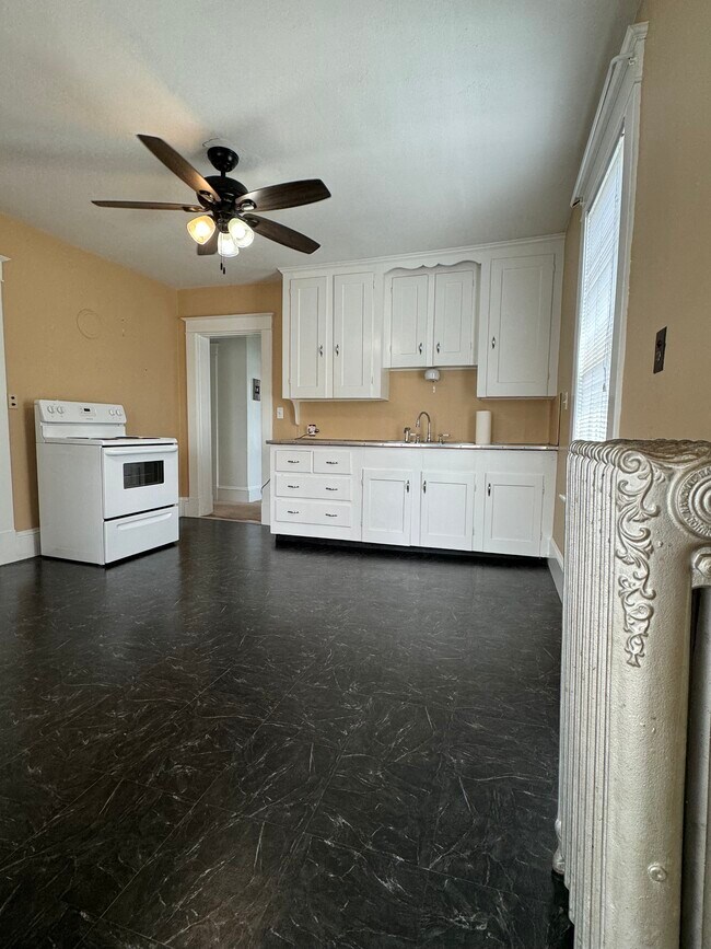 84 Kimball St Unit 2, Manchester, NH 03102 Apartments in Manchester