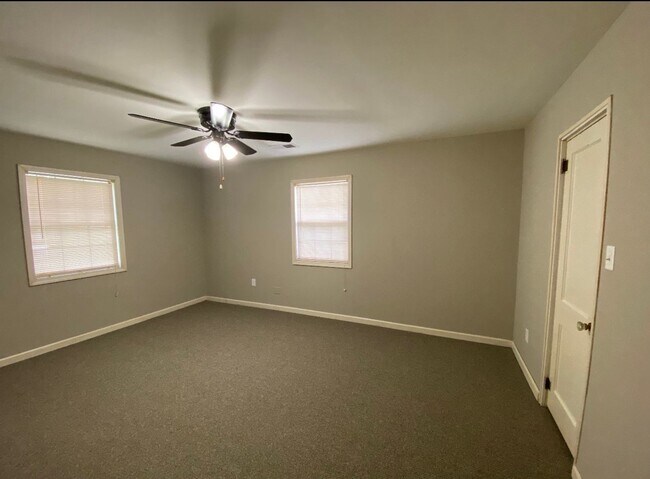 Foto del edificio - 7854 Captain- 2 Bdrm 1 Bath