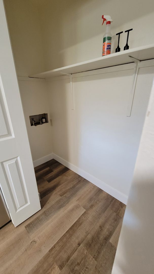 Building Photo - 2 Bdrm Duplex