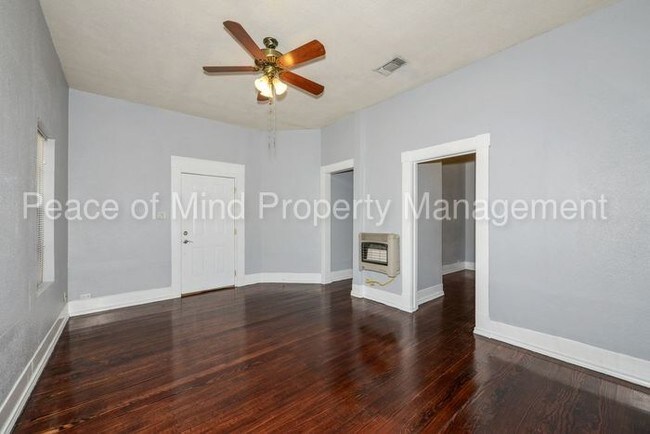 Building Photo - 128 Park Ct, San Antonio TX 78212