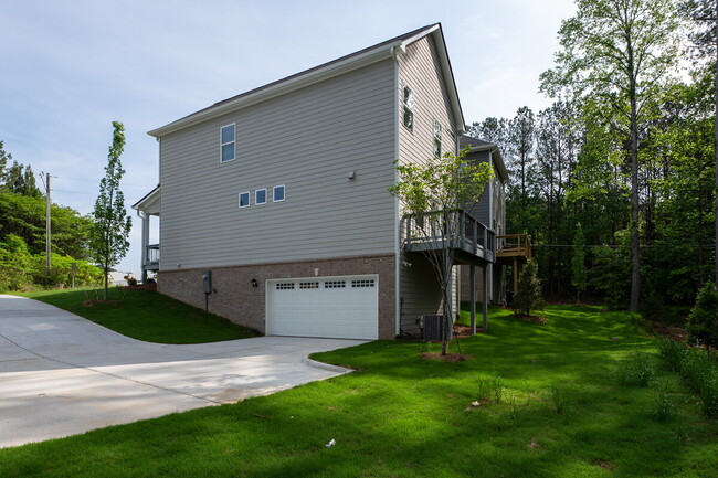 Building Photo - "Spacious 4-Bedroom Retreat with 3.5 Baths...