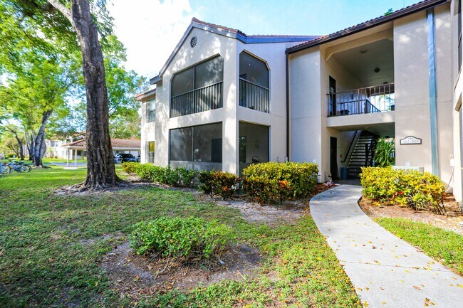 Building Photo - ***ANNUAL- UNFURNISHED***2 BEDS / 2 BATHRO...
