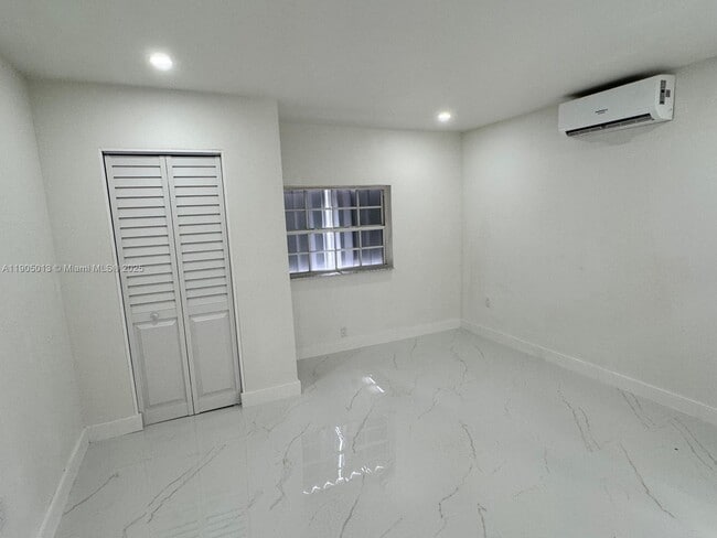 Foto del edificio - 9815 SW 21st St