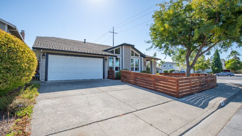 Foto principal - 1800 Village E Dr