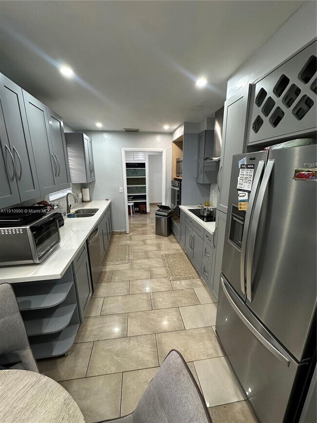 Foto del edificio - 6439 SW 7th St