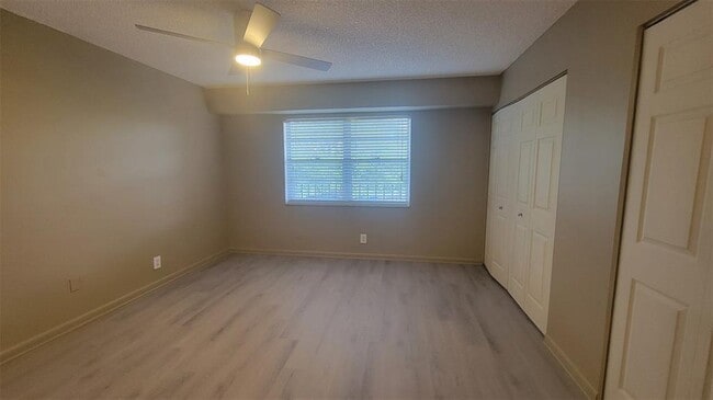Building Photo - 3100 W Rolling Hills Cir