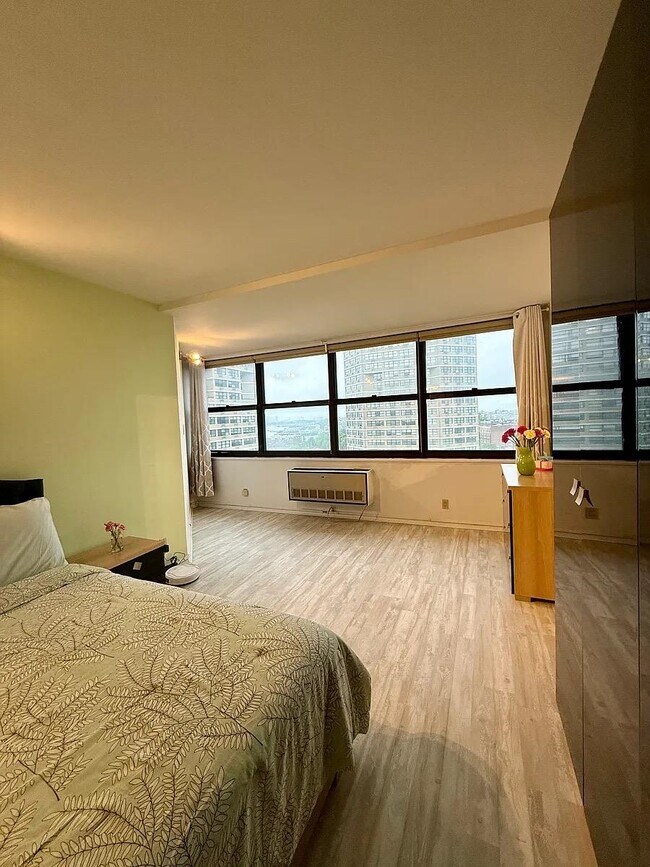 Building Photo - 7004 BLVD E