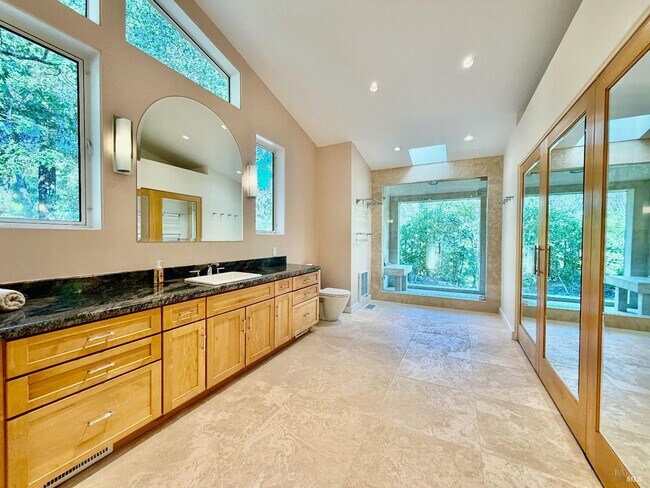 Foto del edificio - 321 Dutch Henry Canyon Rd