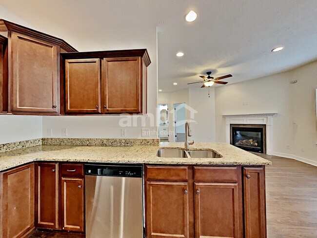 Foto del edificio - 6457 Sunnywood Dr