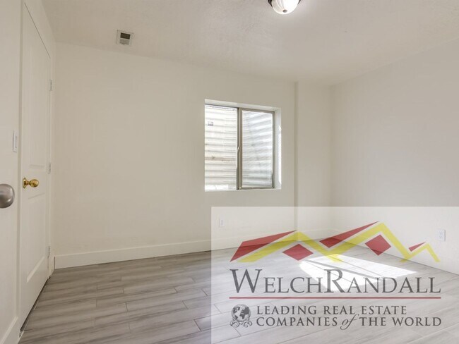 Foto del edificio - 6 Bedroom 3 Bath Single Family Home.