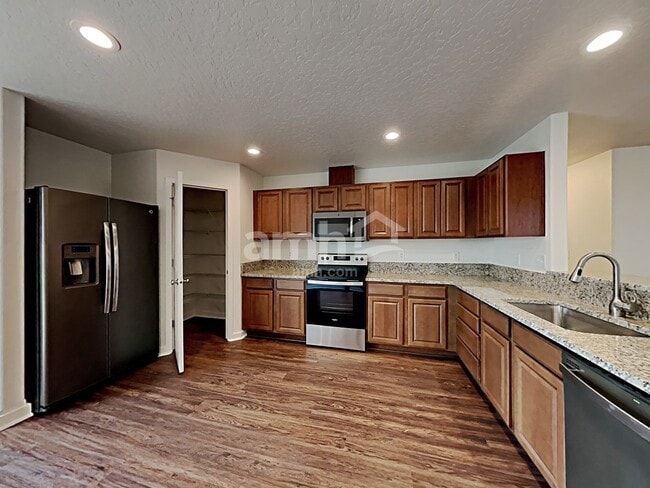 Building Photo - 40 N Amanda Dr