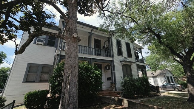 Foto del edificio - 822 E Carson St