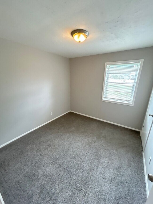 Foto del edificio - 5457 Millbranch Rd