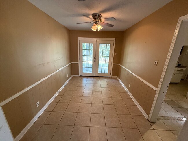 Building Photo - 5125 E Linda Cir