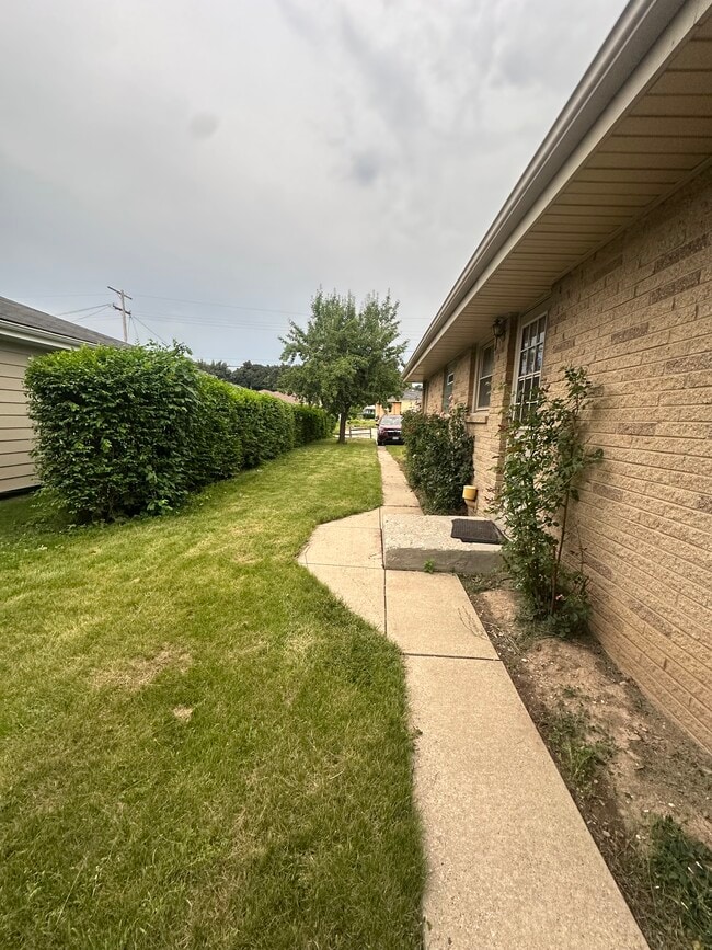 Building Photo - 6431 N 76th St